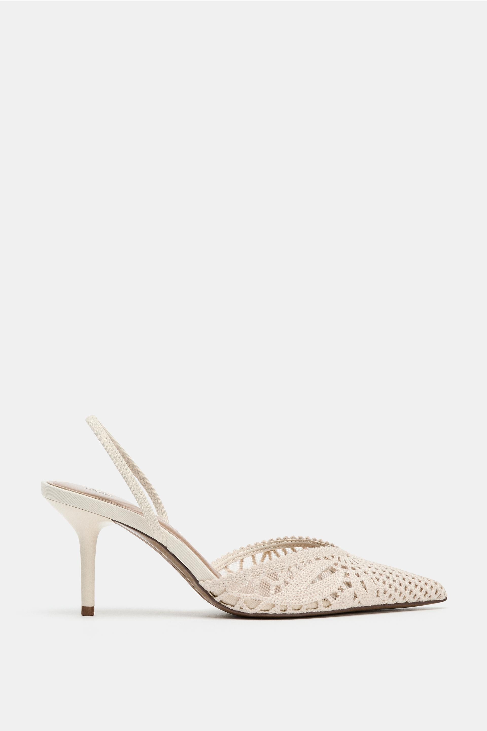 HEELED SHOES WITH PERFORATED TOP