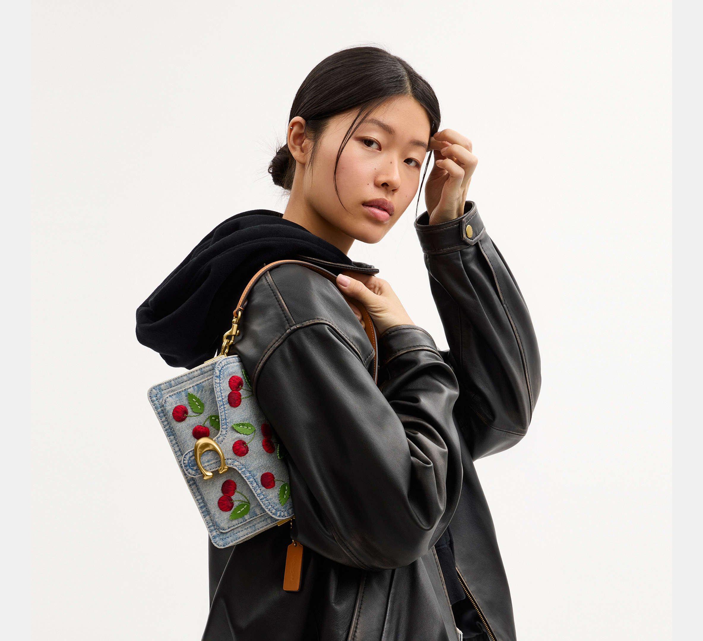Tabby Shoulder Bag 20 With Cherry Embroidery
