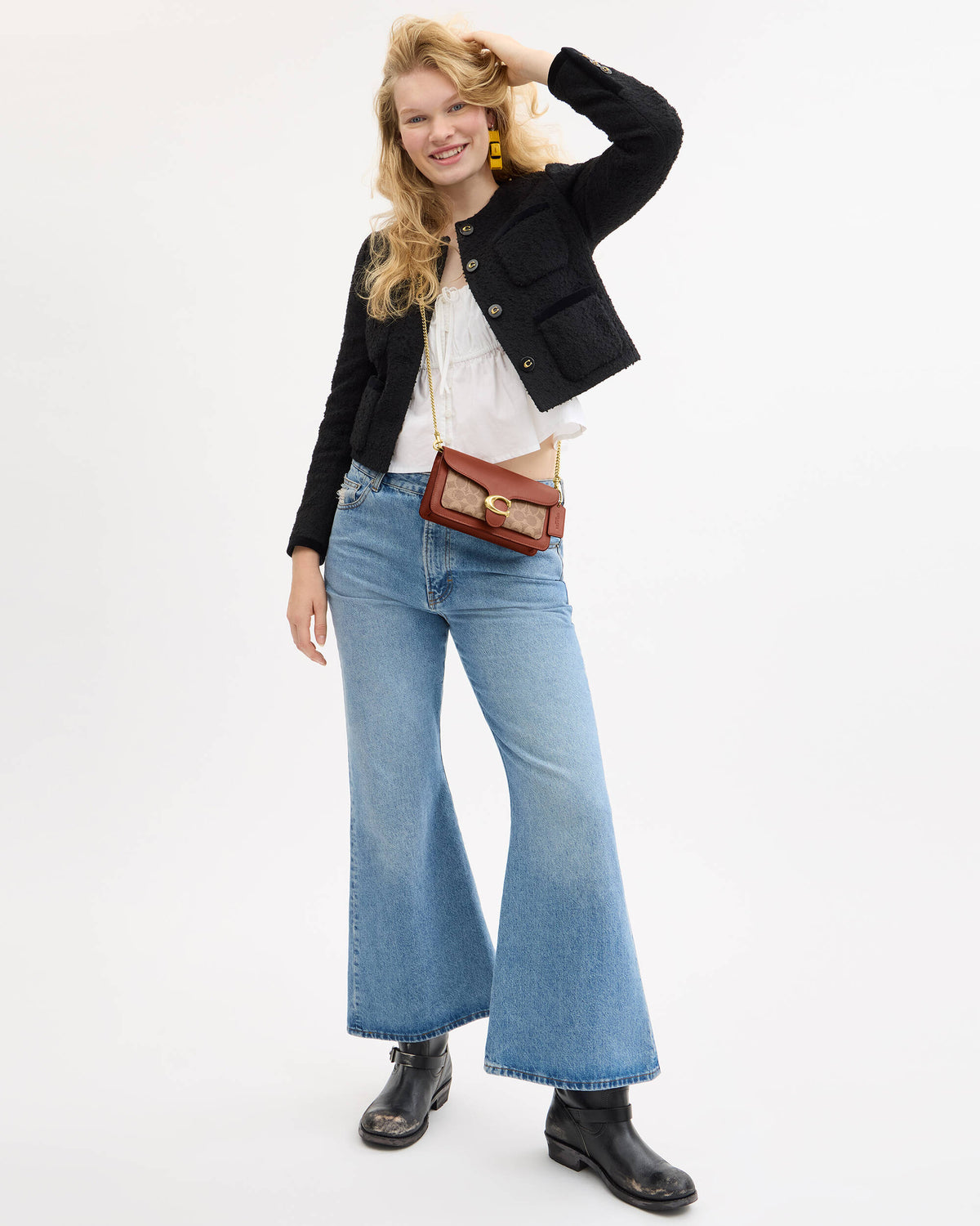 Tabby Shoulder Bag 26 Signature canvas