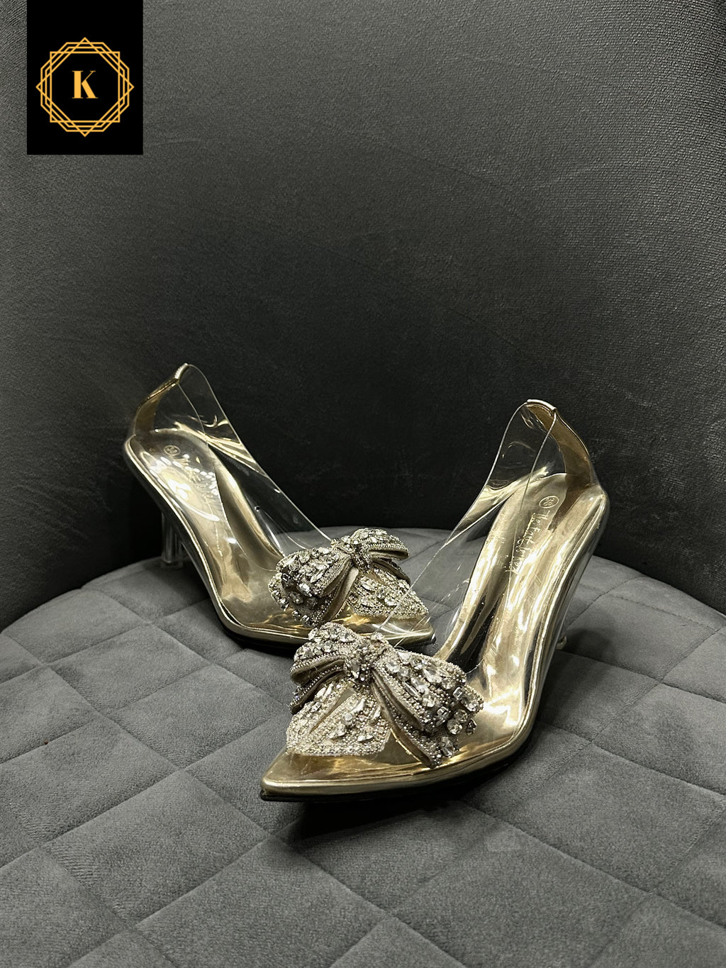 Tie-knot-court shoes