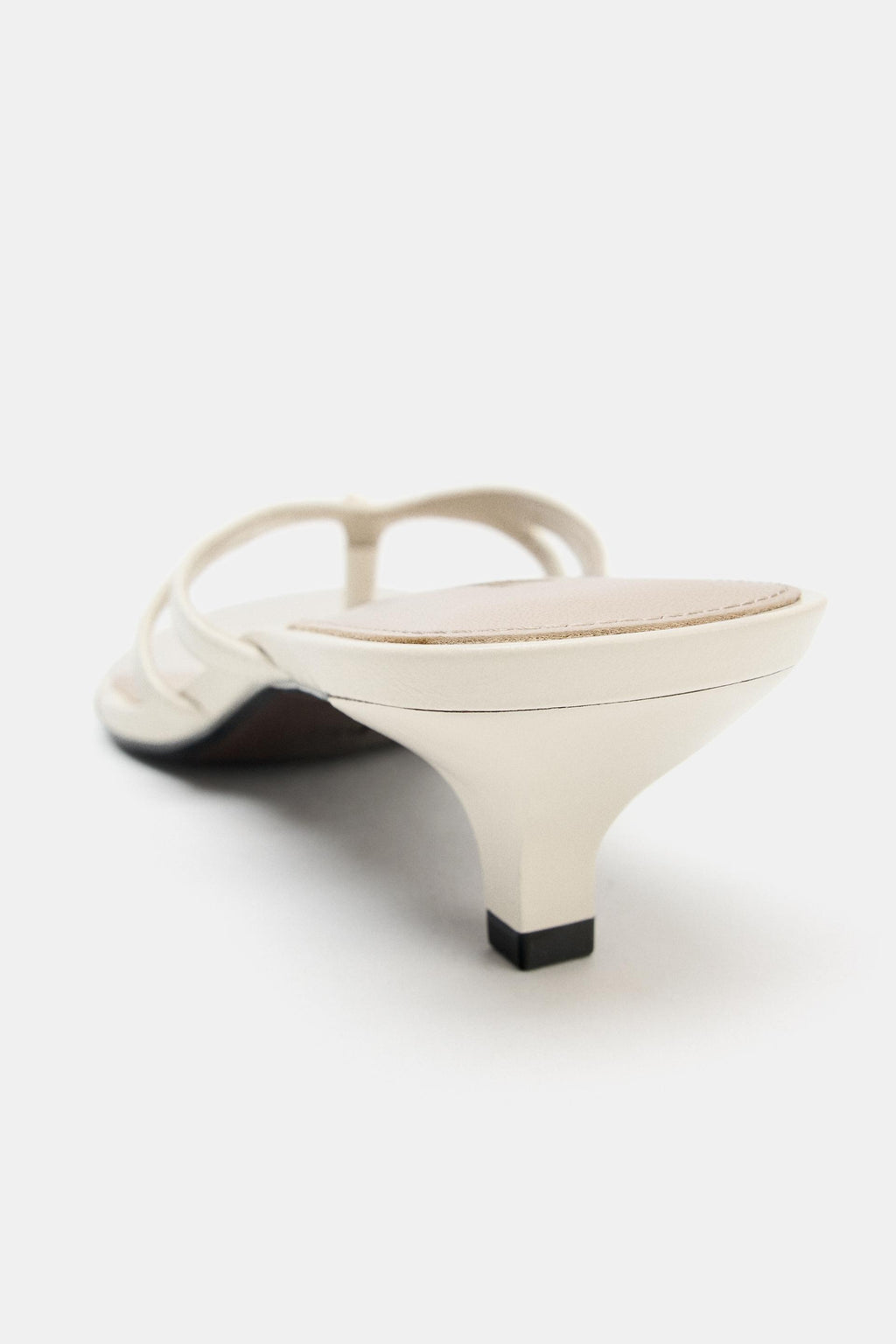 LEATHER SANDALS WITH METAL DETAIL