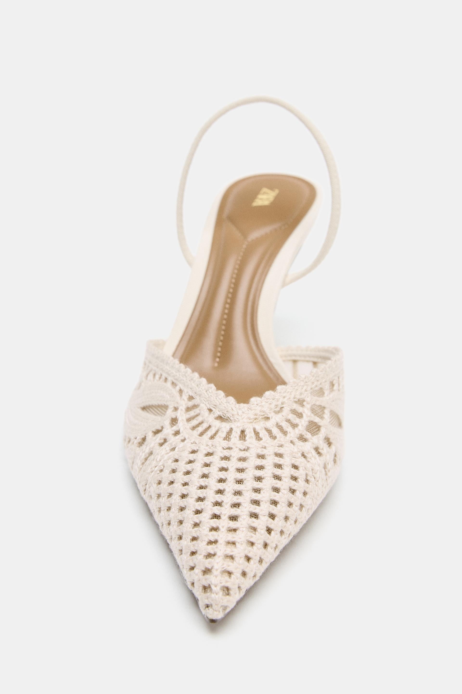 HEELED SHOES WITH PERFORATED TOP