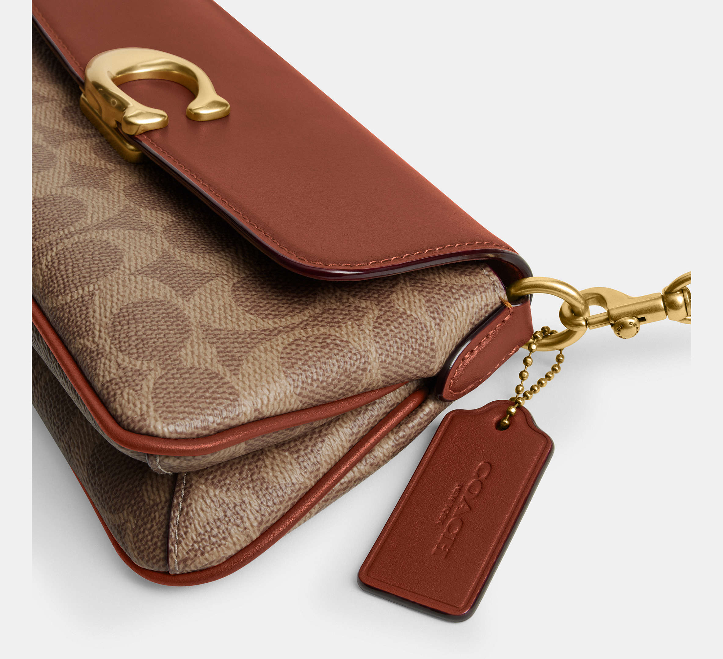 Jet Shoulder Bag In Signature Canvas