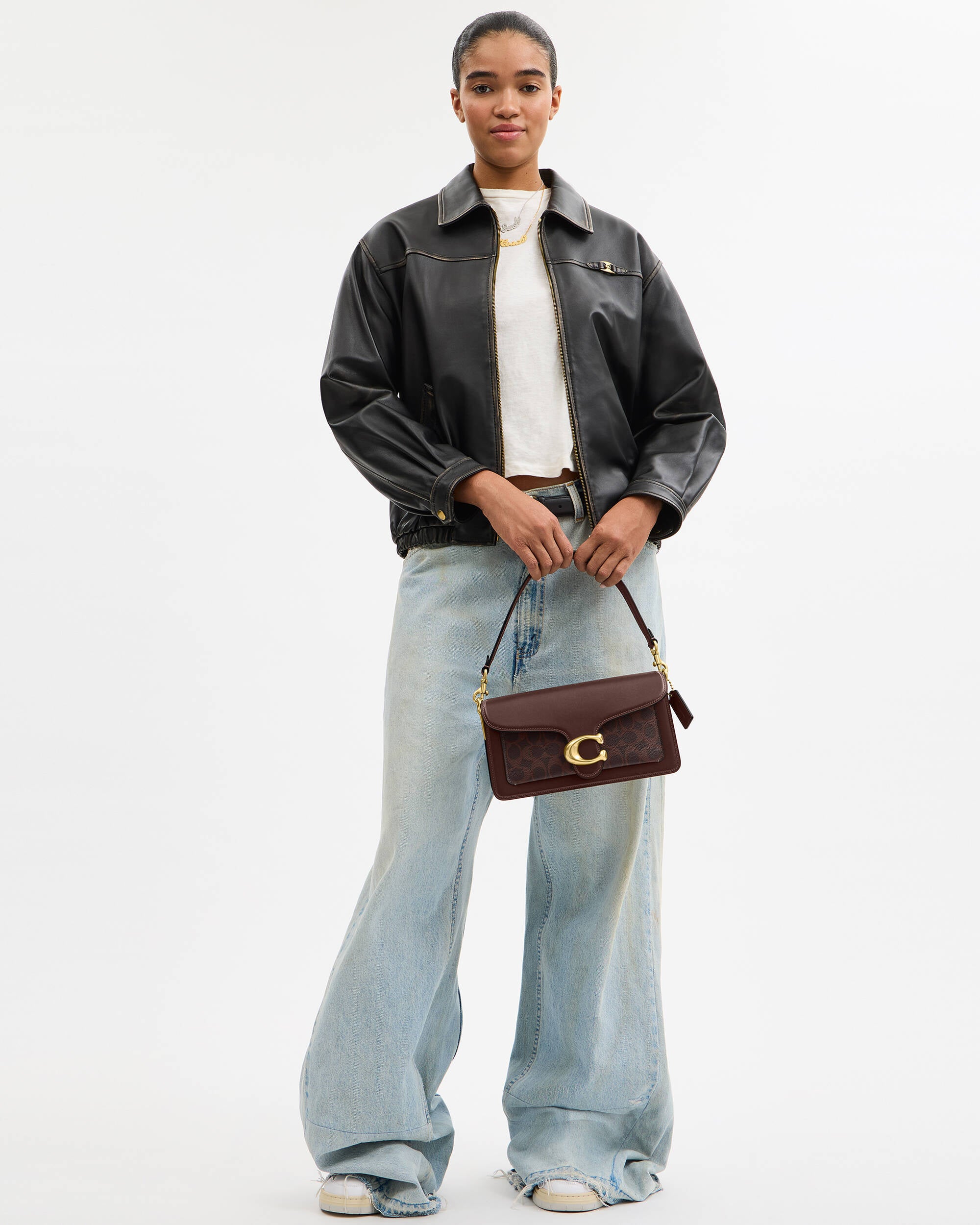 Tabby Shoulder Bag 26 Signature canvas