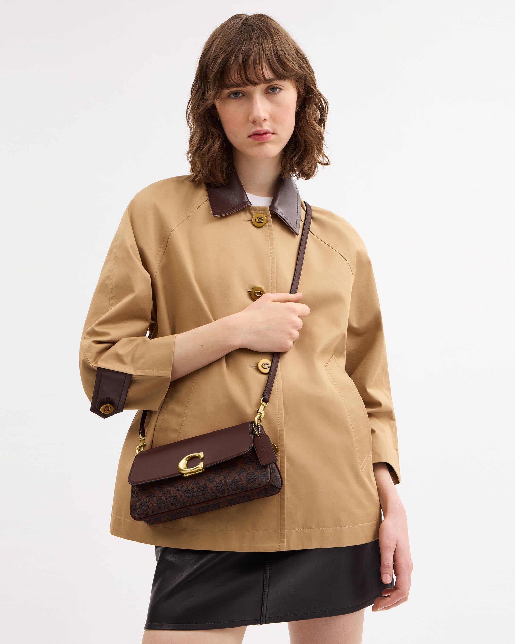 Jet Shoulder Bag In Signature Canvas