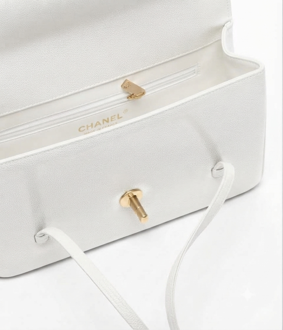 Small flap bag, grained shinny coco