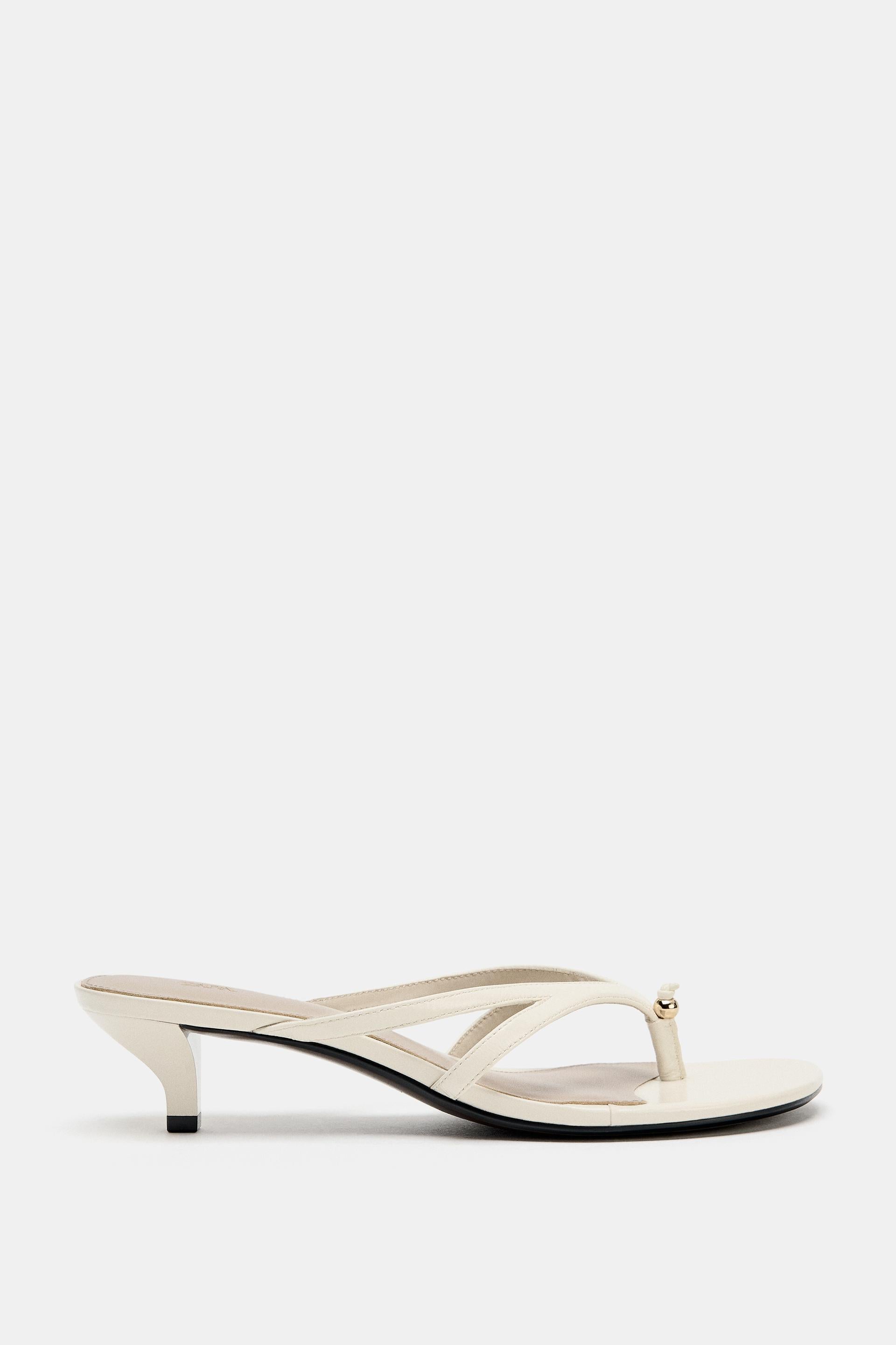 LEATHER SANDALS WITH METAL DETAIL
