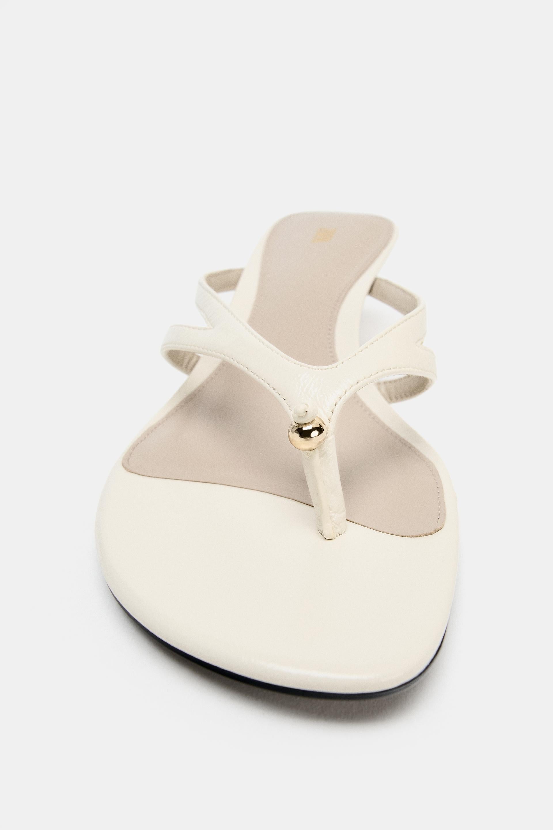 LEATHER SANDALS WITH METAL DETAIL