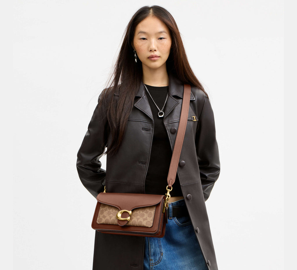 Tabby Shoulder Bag 26 Signature canvas