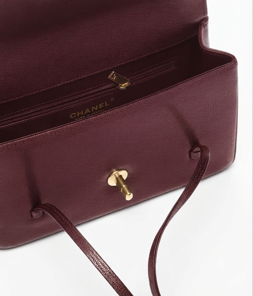 Small flap bag, grained shinny coco
