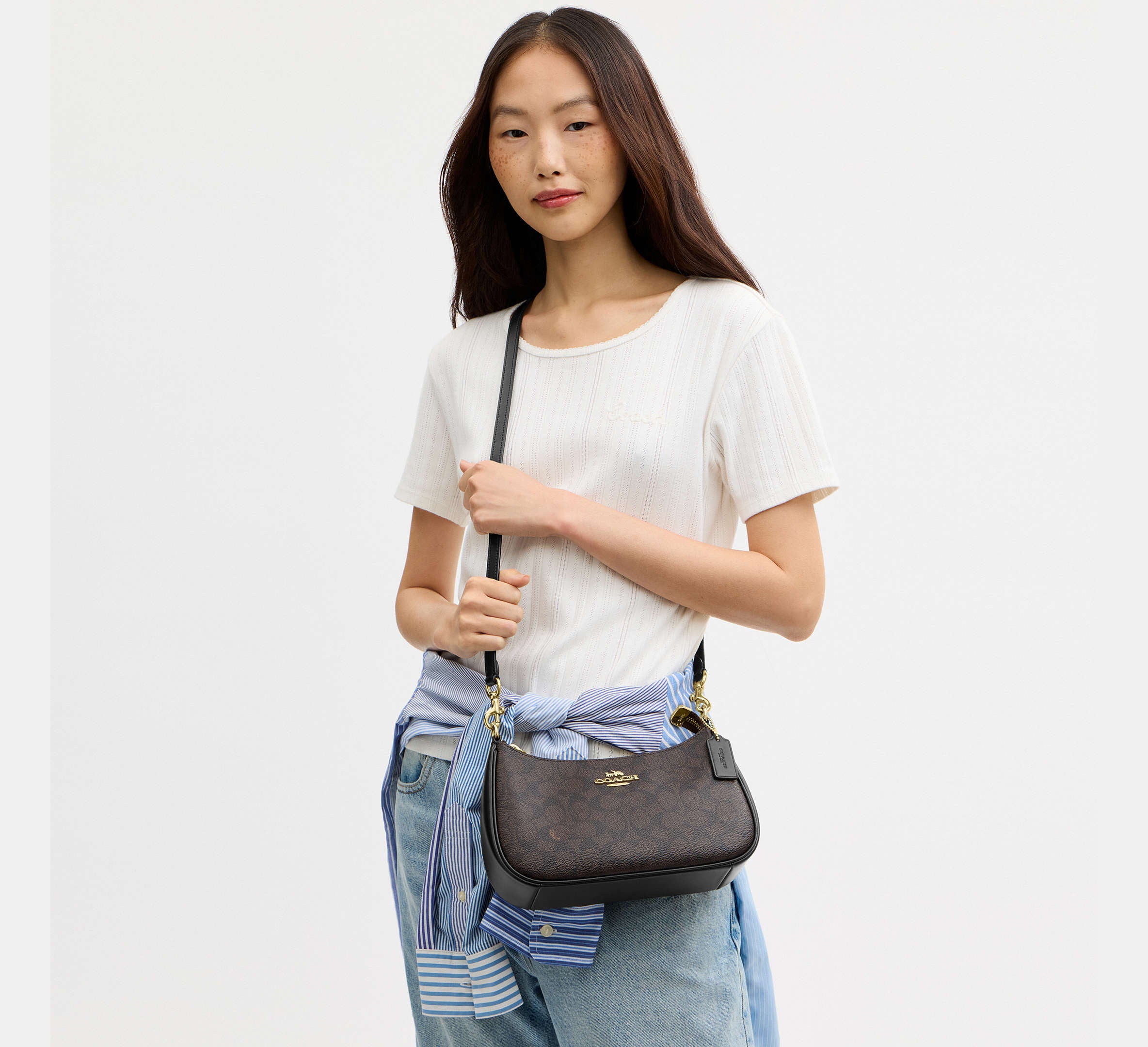 Teri Shoulder Bag In Signature Canvas