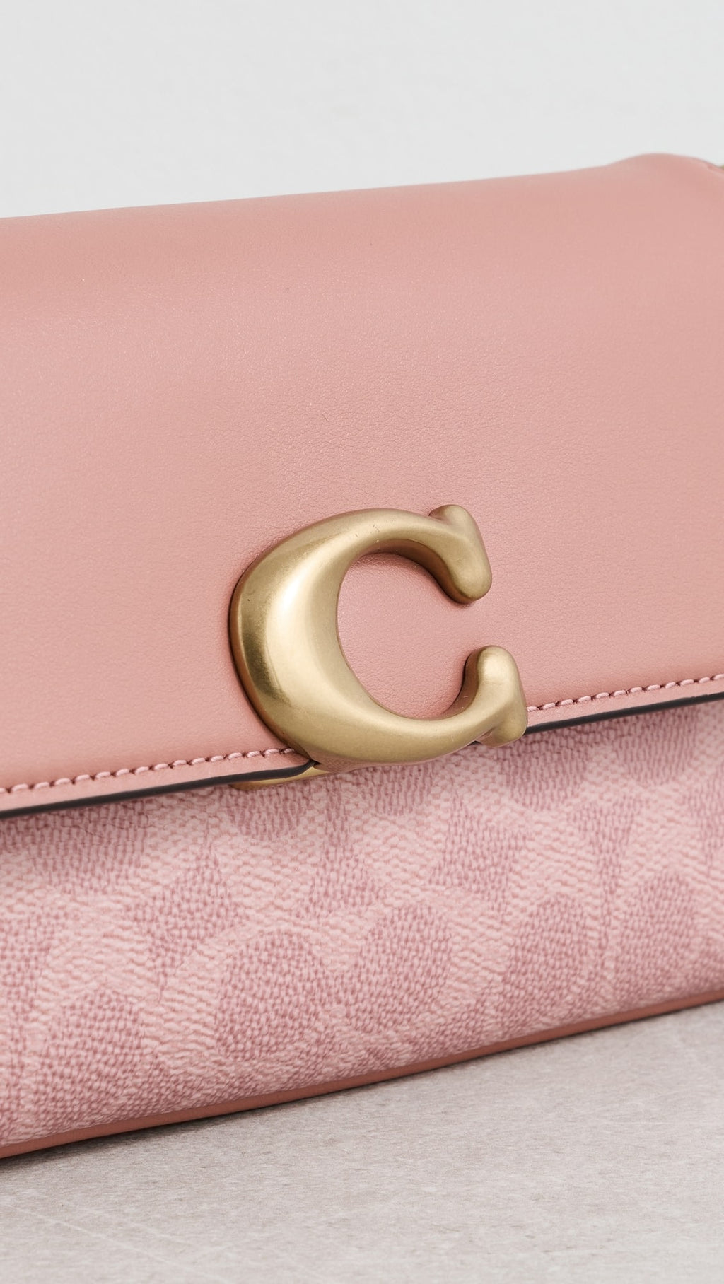 Jet shoulder bag