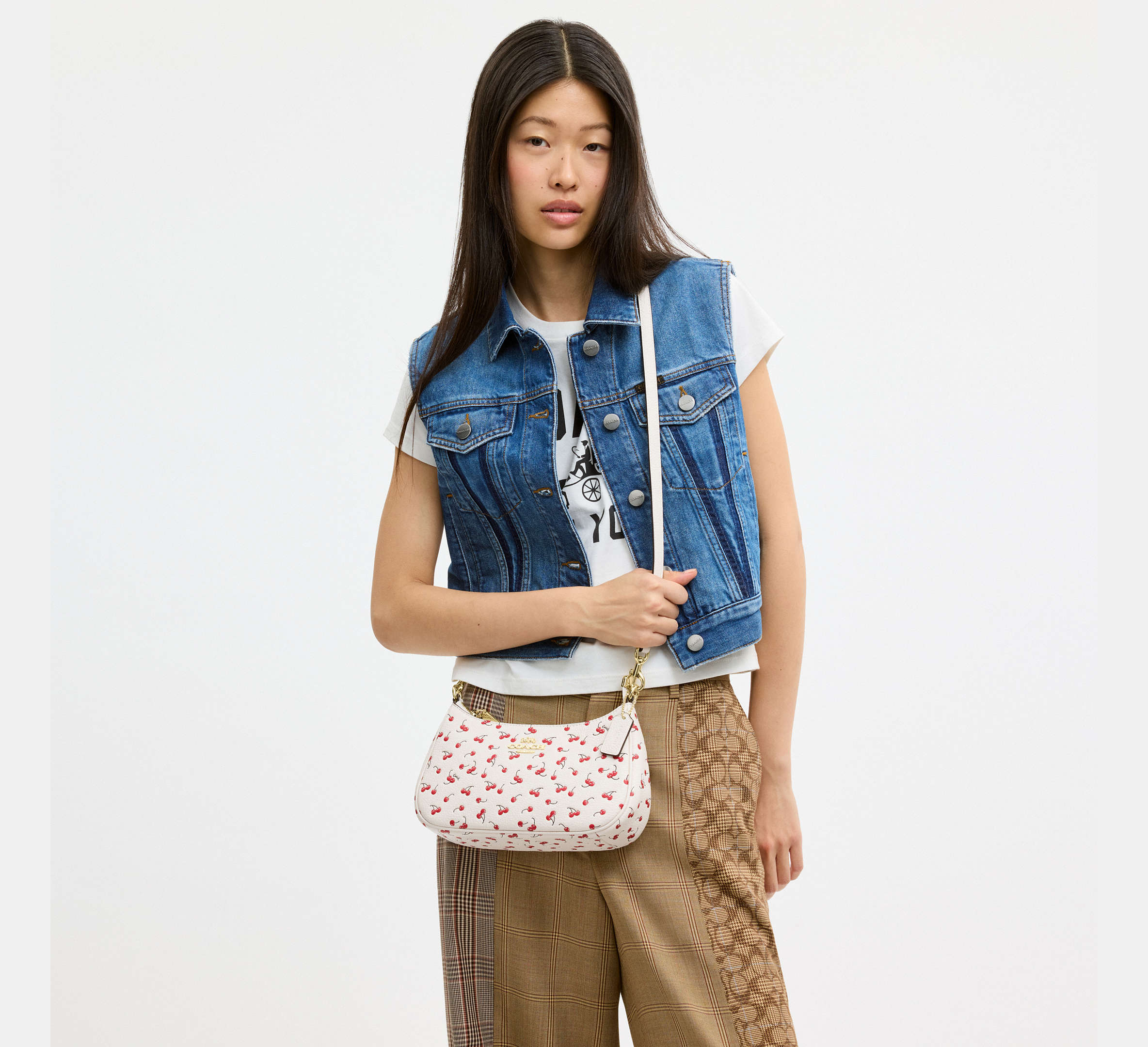 Teri Shoulder Bag In Signature Canvas