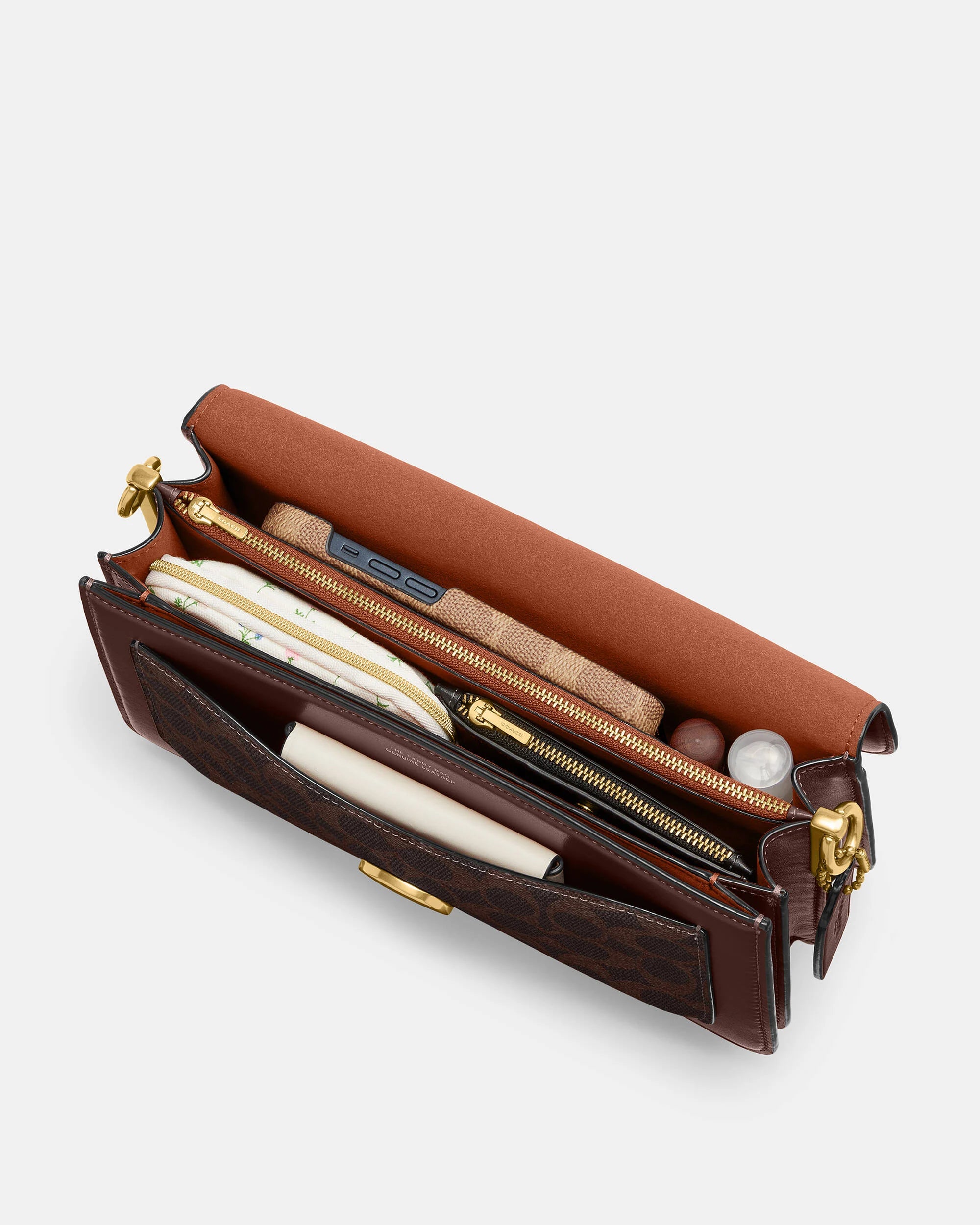 Tabby Shoulder Bag 26 Signature canvas