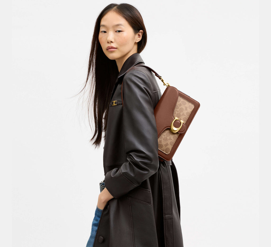 Tabby Shoulder Bag 26 Signature canvas