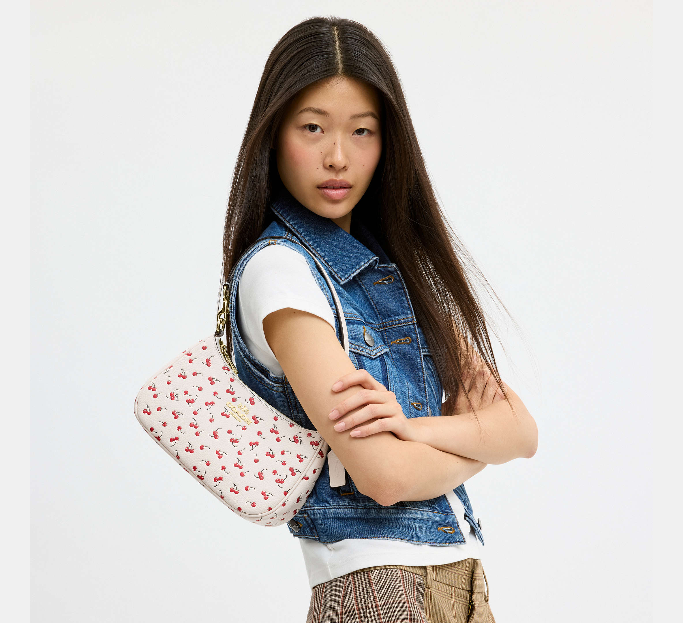 Teri Shoulder Bag In Signature Canvas