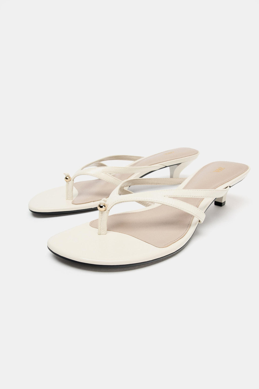 LEATHER SANDALS WITH METAL DETAIL