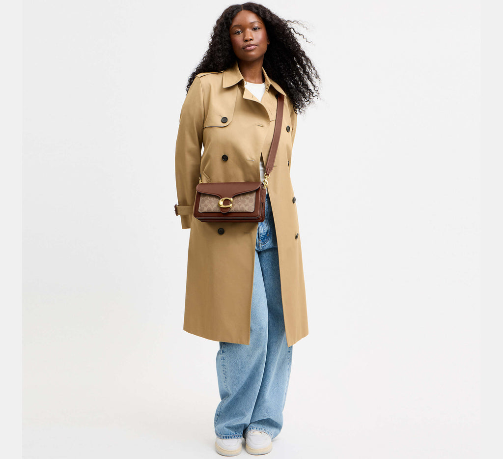 Tabby Shoulder Bag 26 Signature canvas