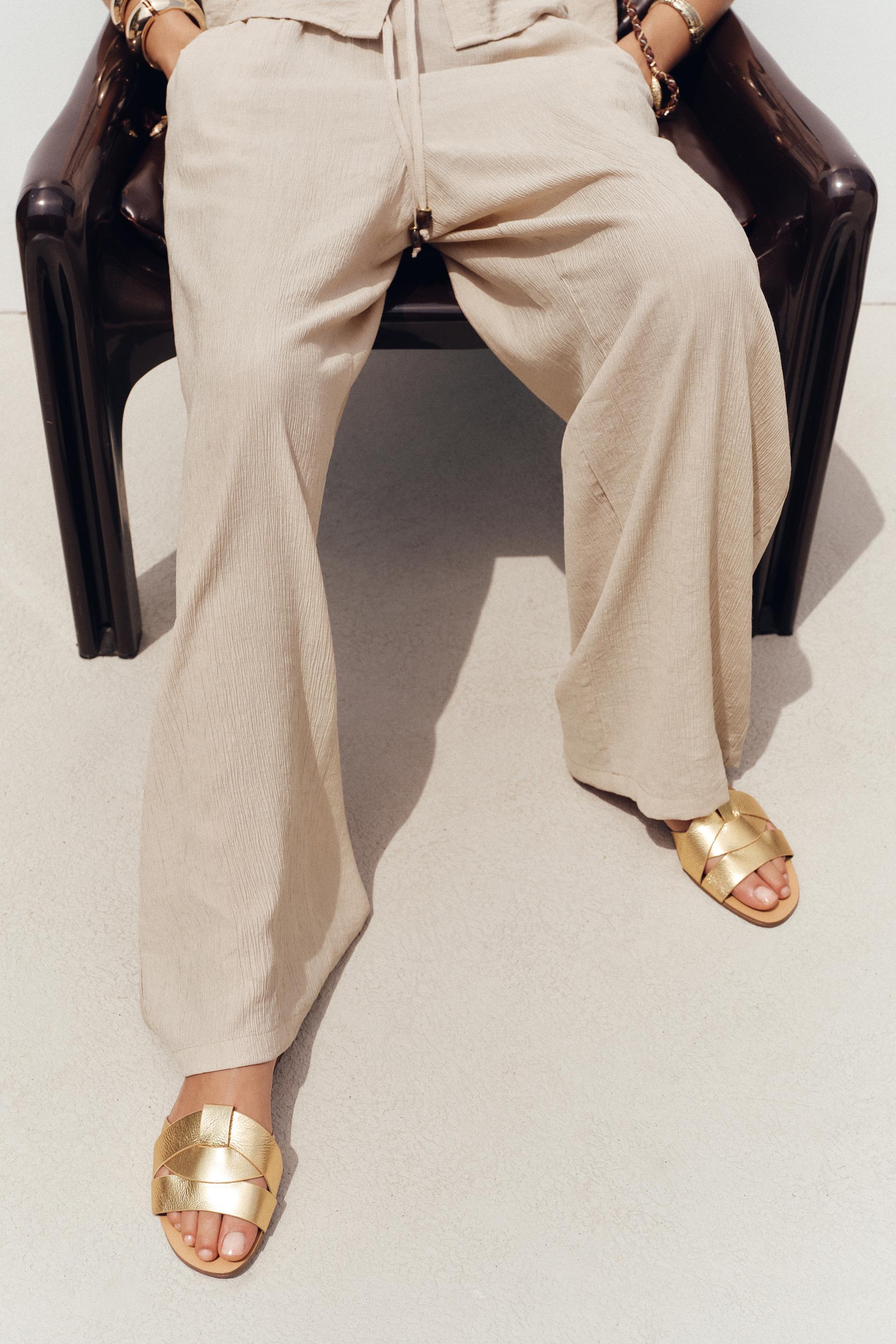 FLAT CROSSED LEATHER SANDALS