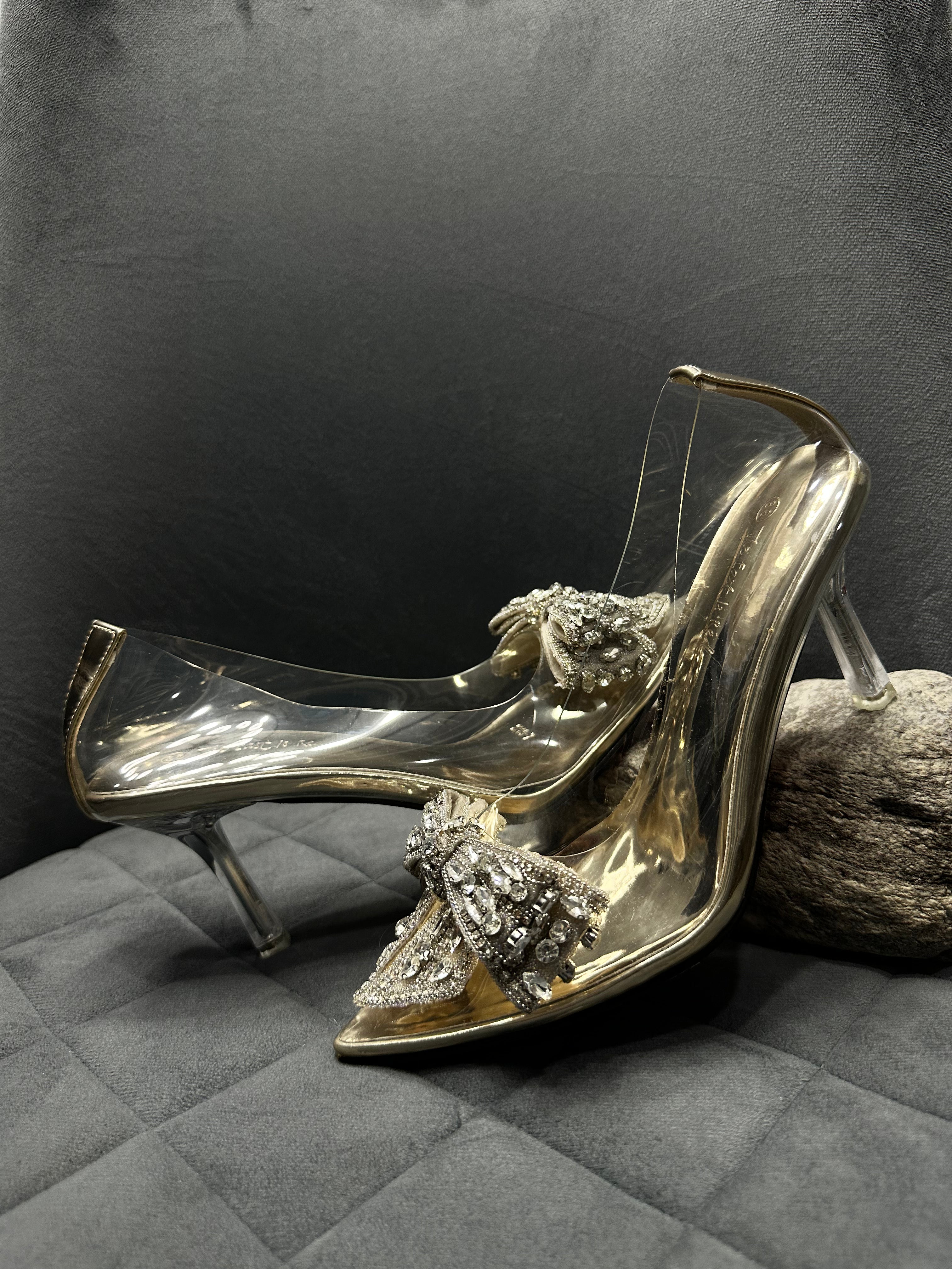 Tie-knot-court shoes