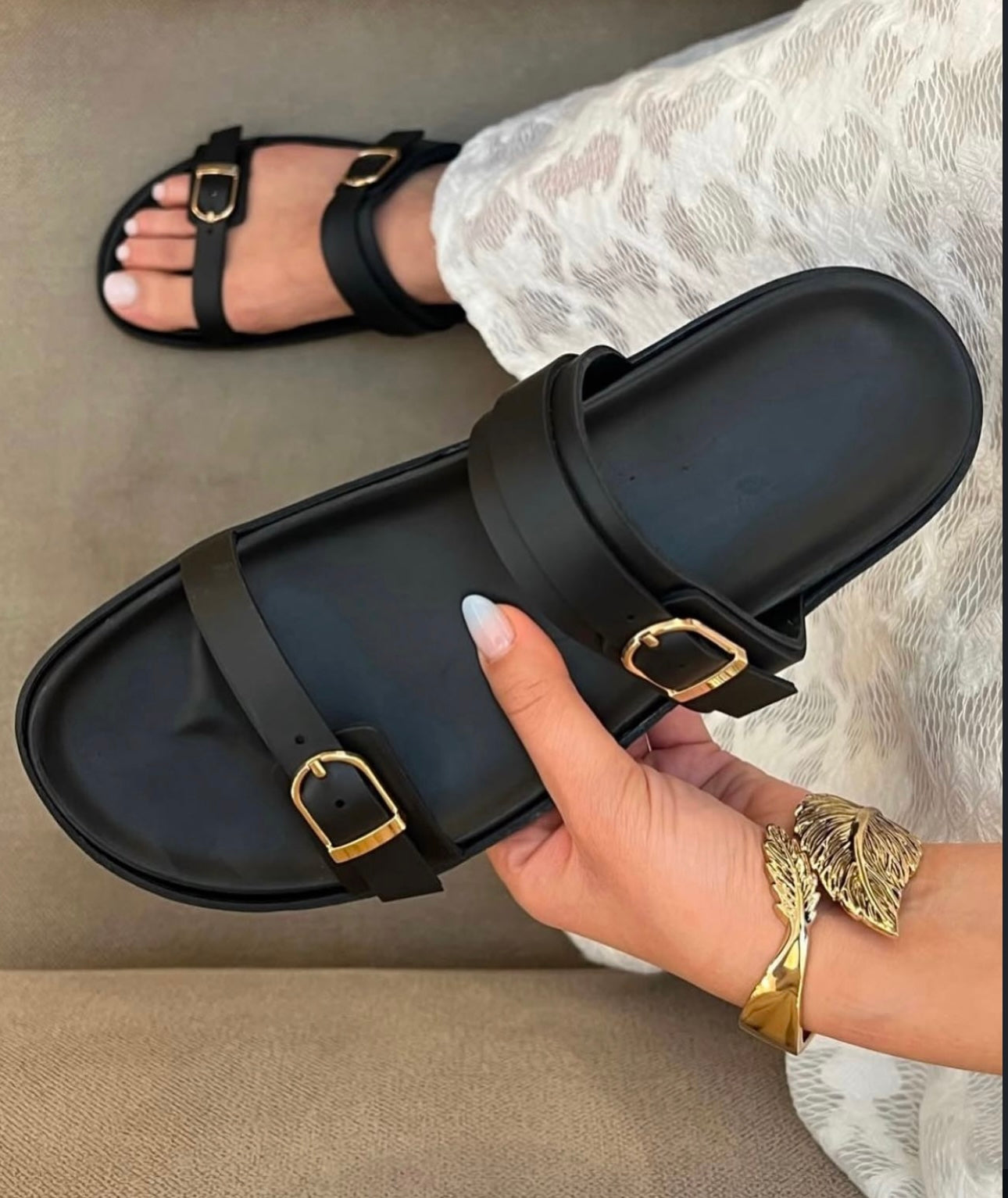 Flat slippers double buckle