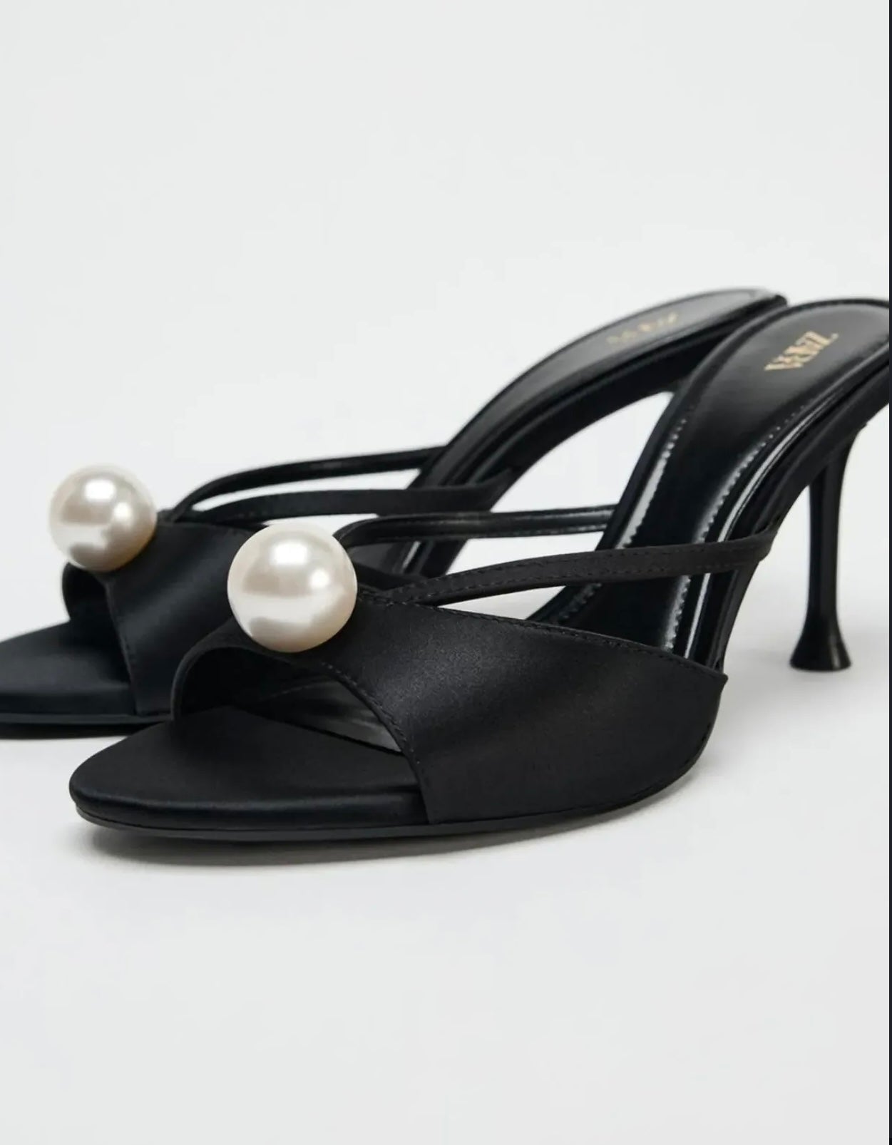 PEARL HEELS SANDLAS