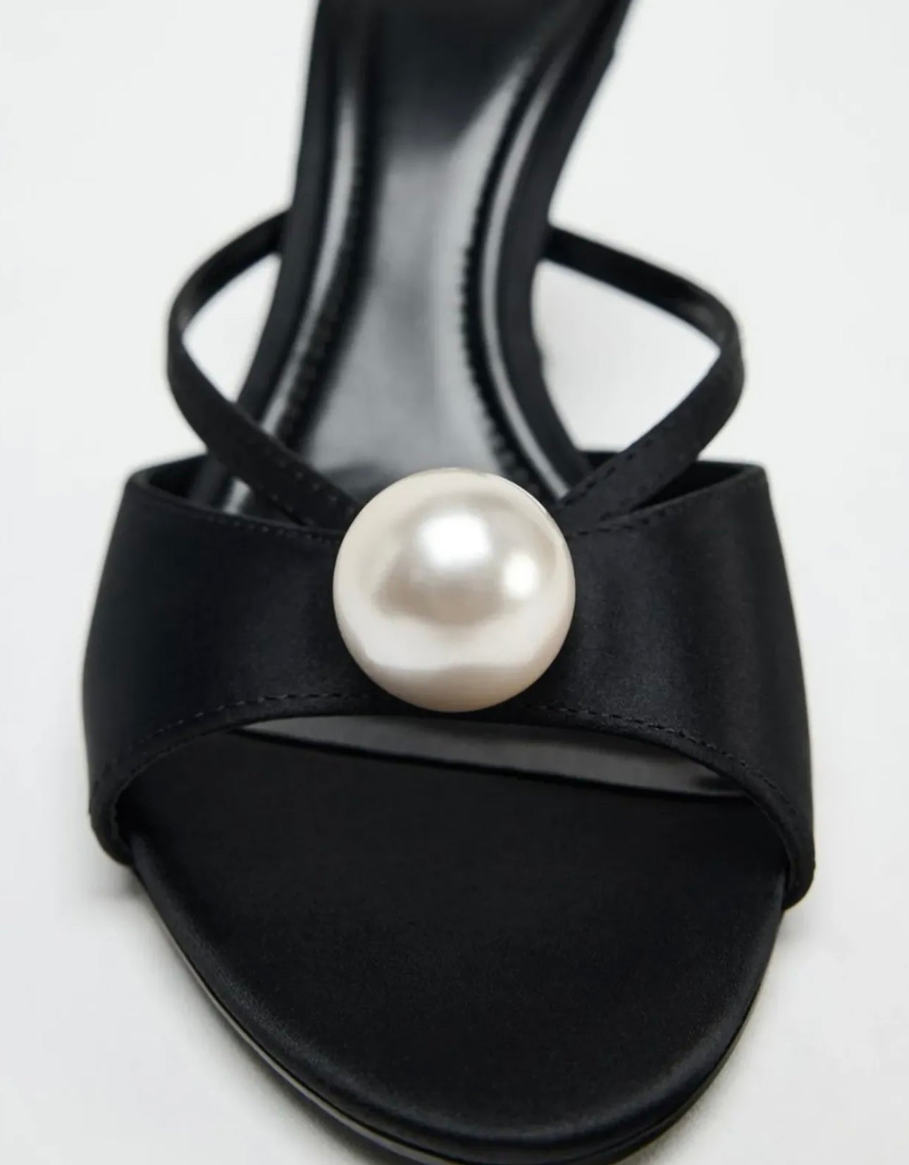 PEARL HEELS SANDLAS