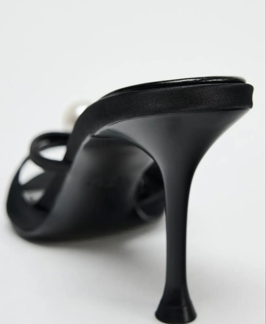 PEARL HEELS SANDLAS