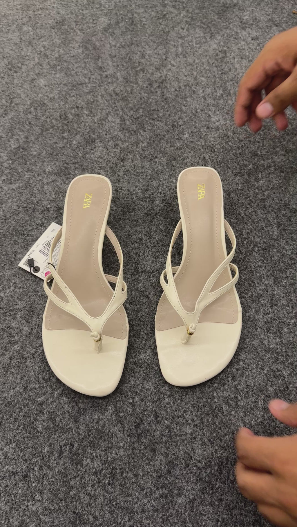 LEATHER SANDALS WITH METAL DETAIL