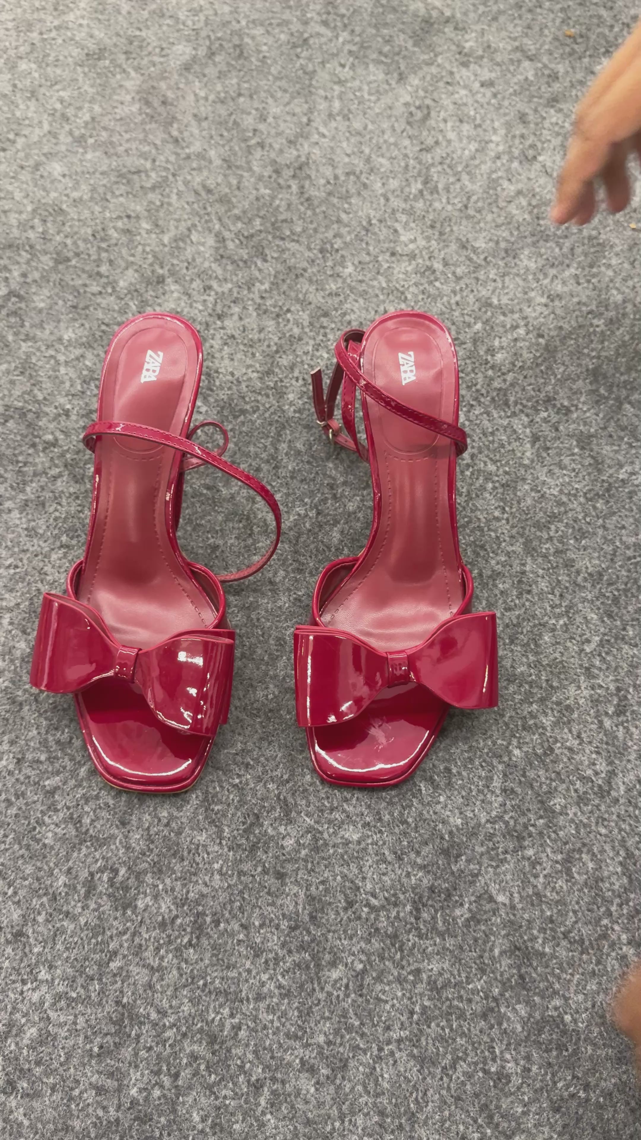 BURGUNDY PATENT BOW HEELS