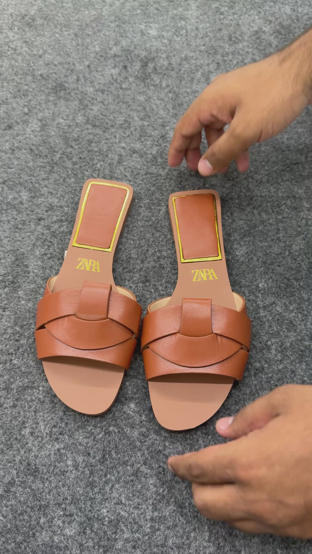 FLAT CROSSED LEATHER SANDALS
