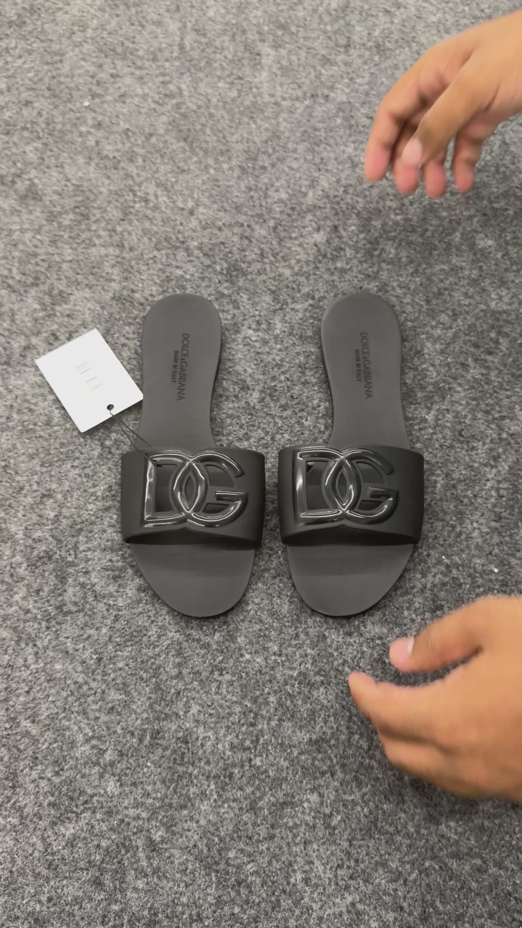 RUBBER BEACHWEAR SLIDERS